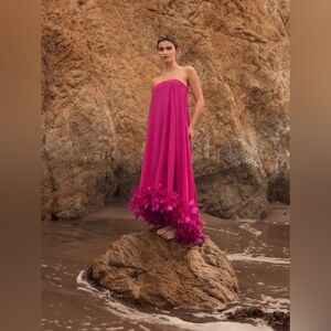 MAC DUGGAL
Pink Strapless Flare Feather Hem Gown Size 8 Wedding Guest Party